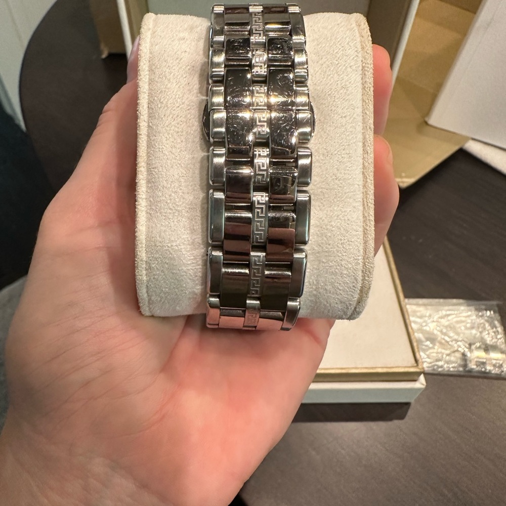 Men’s Versace watch - Picture 6 of 13